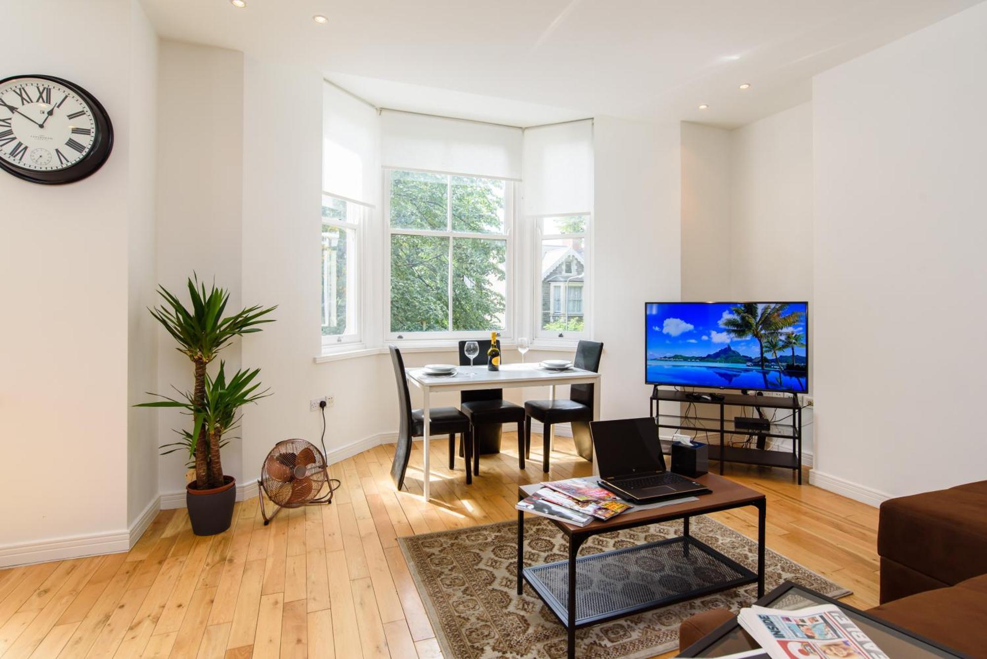 Oakfield Premier Apartments - Fast Wifi - 5 Mins City Centre Кардіфф Номер фото